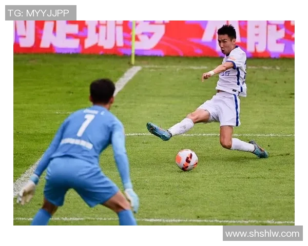 深圳足球队在足球耐力排行榜中荣登第十名展现出色竞技状态与团队实力 深圳足球队在足球耐力排行榜中荣登第十名展现出色竞技状态与团队实力