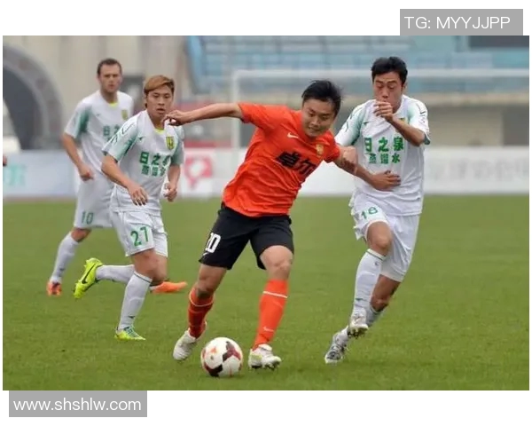 武汉足球队在大师赛积分榜上以85分稳居第一名展现强劲实力 武汉足球队在大师赛积分榜上以85分稳居第一名展现强劲实力