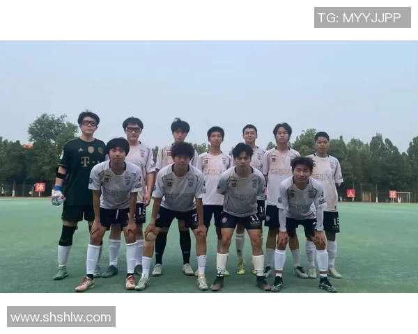 小辫子足球明星的成长之路与辉煌成就探秘